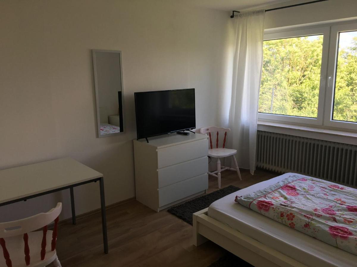 Mayen, Im Mohren, Privatzimmer Nr1, Waldrand, Nahe Nurburgring & Burg Eltz, Gemeinschaftsbad Exteriör bild